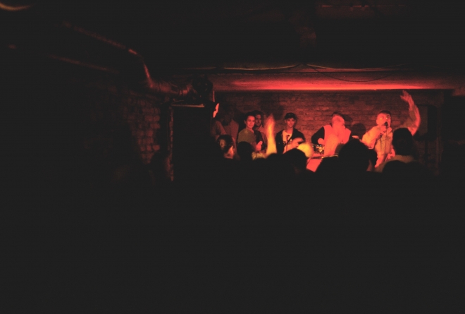 12 Café V lese, Domo